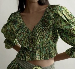 “I never ‘FEEL’ stylish. Please help me with an outfit for my birthday dinner in a luxury hotel. Vinted options a bonus. Thank you!