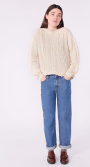 Casual outfit ideas for an apple-shaped figure? Please help me!