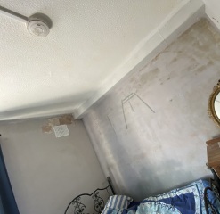 AIBU to leave a friend's flat because it was too messy?