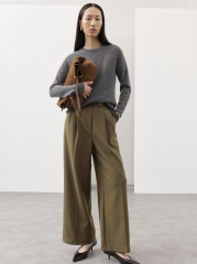 “I never ‘FEEL’ stylish. Please help me with an outfit for my birthday dinner in a luxury hotel. Vinted options a bonus. Thank you!