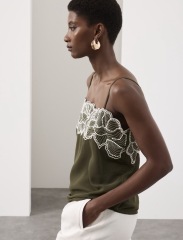 “I never ‘FEEL’ stylish. Please help me with an outfit for my birthday dinner in a luxury hotel. Vinted options a bonus. Thank you!