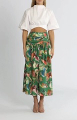 “I never ‘FEEL’ stylish. Please help me with an outfit for my birthday dinner in a luxury hotel. Vinted options a bonus. Thank you!