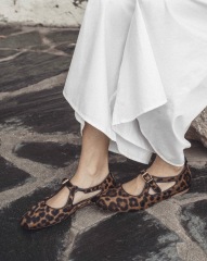 What to wear on my massive feet?!