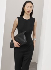 “I never ‘FEEL’ stylish. Please help me with an outfit for my birthday dinner in a luxury hotel. Vinted options a bonus. Thank you!