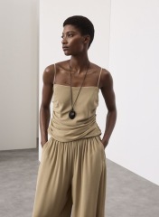 “I never ‘FEEL’ stylish. Please help me with an outfit for my birthday dinner in a luxury hotel. Vinted options a bonus. Thank you!