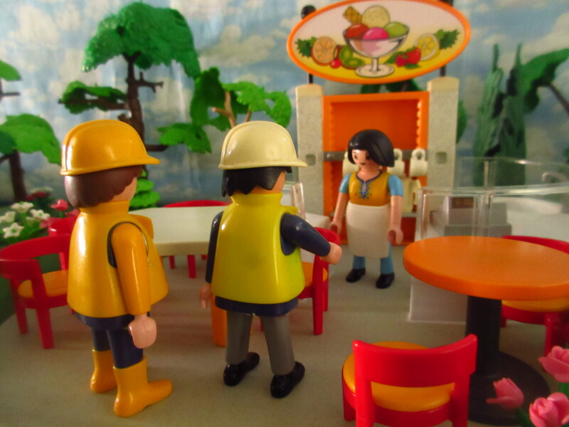 It's Springtime in Eastgate Park for the Playmobil people in our house...