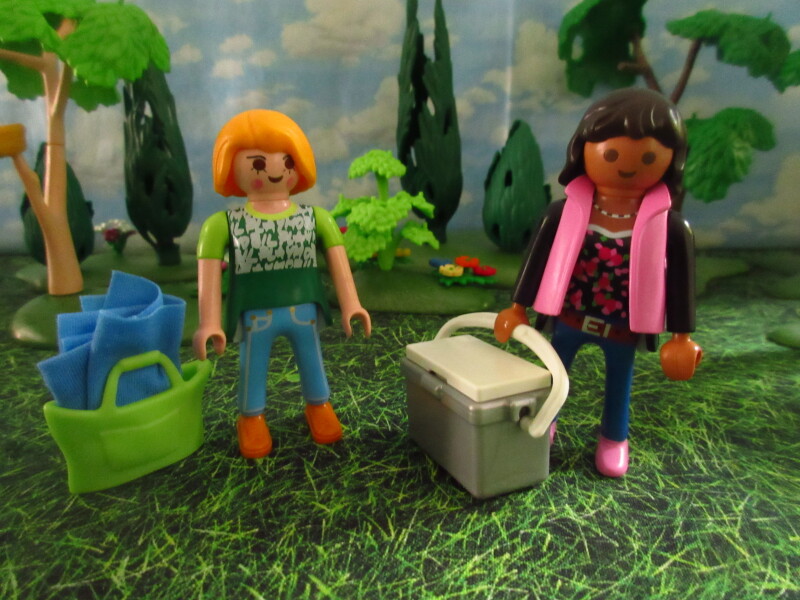 It's Springtime in Eastgate Park for the Playmobil people in our house...