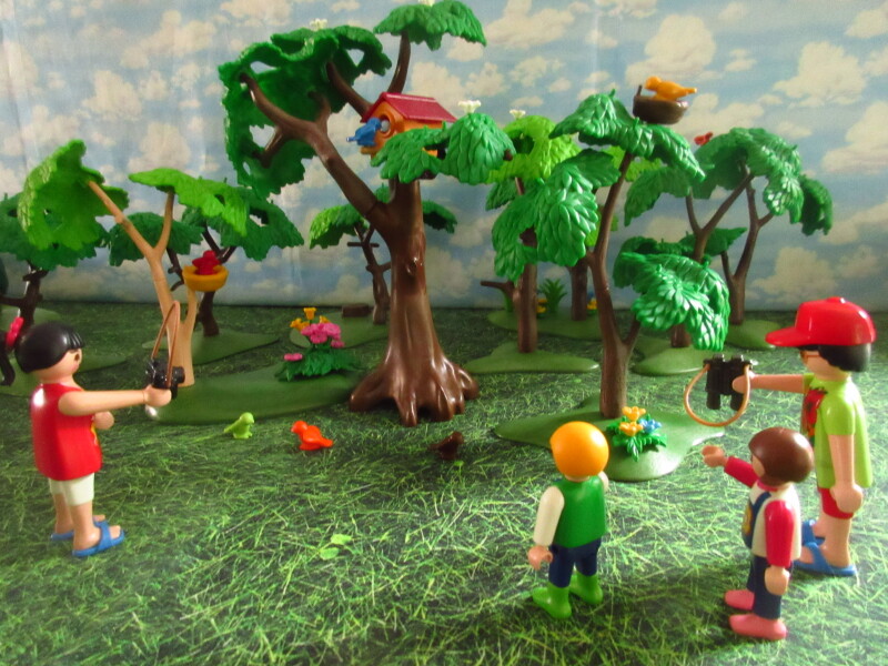 It's Springtime in Eastgate Park for the Playmobil people in our house...