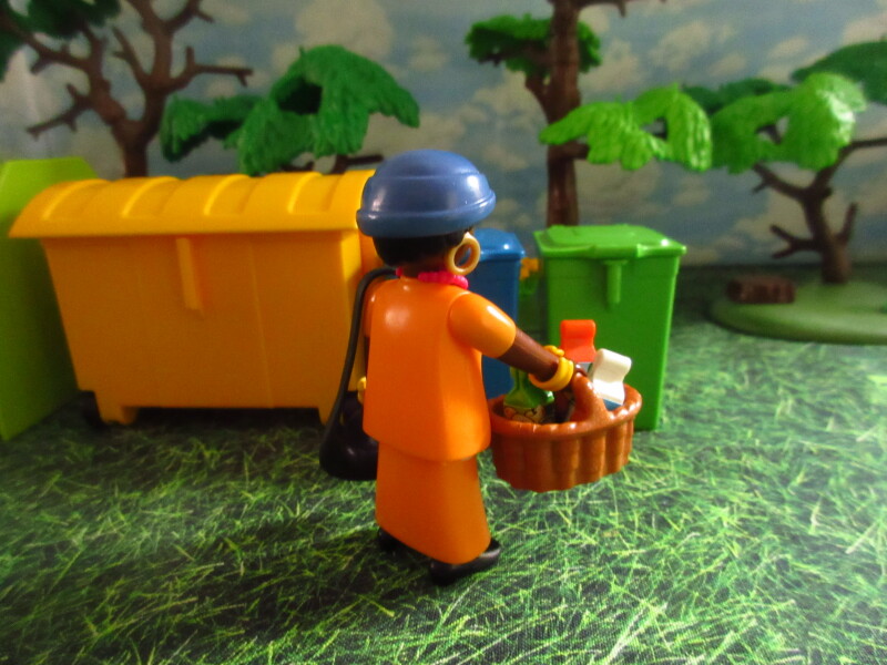 It's Springtime in Eastgate Park for the Playmobil people in our house...