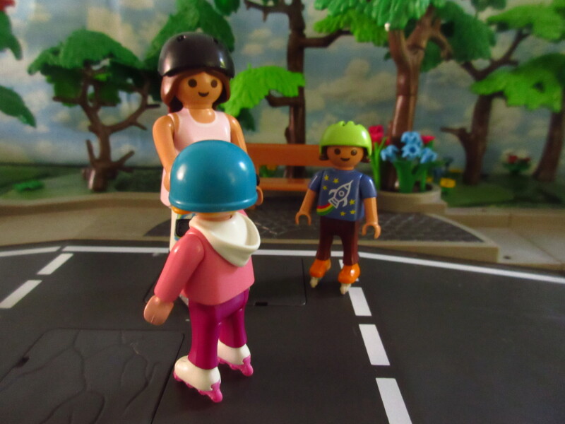 It's Springtime in Eastgate Park for the Playmobil people in our house...