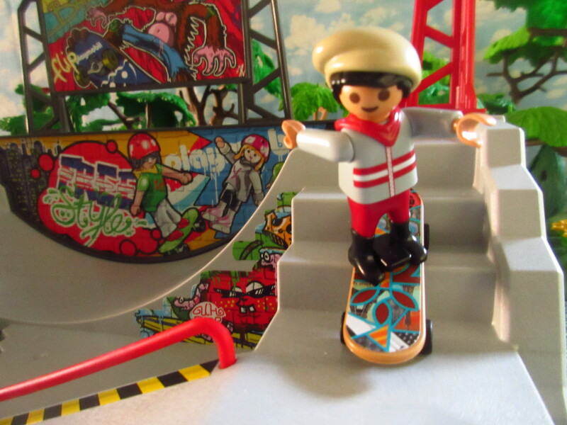 It's Springtime in Eastgate Park for the Playmobil people in our house...