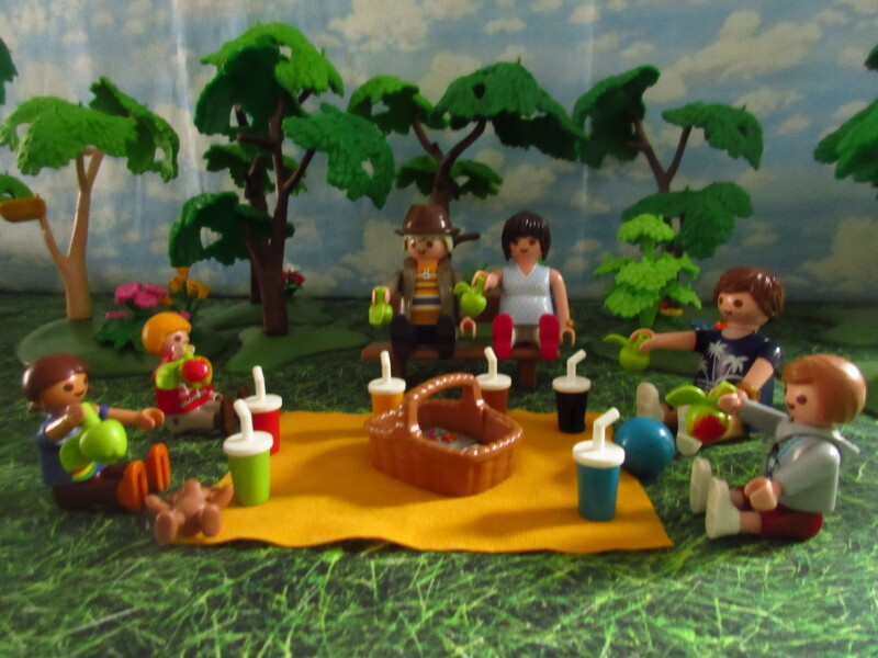 It's Springtime in Eastgate Park for the Playmobil people in our house...