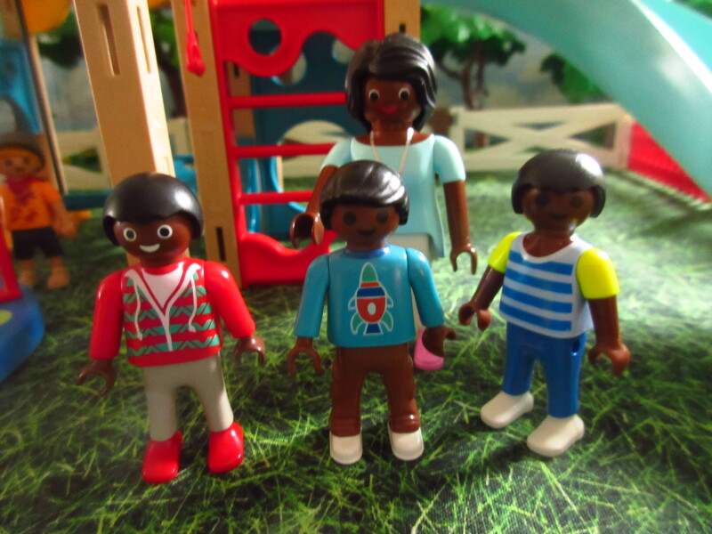 It's Springtime in Eastgate Park for the Playmobil people in our house...