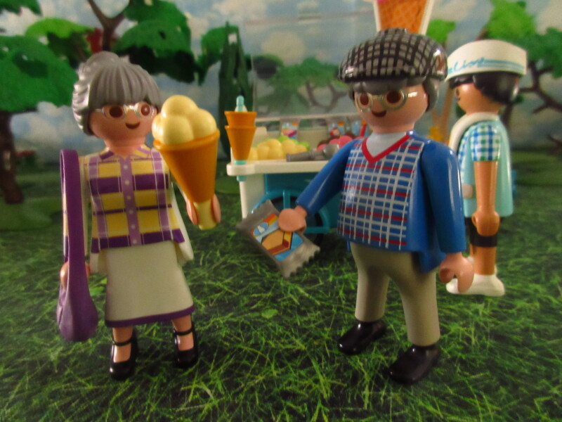 It's Springtime in Eastgate Park for the Playmobil people in our house...