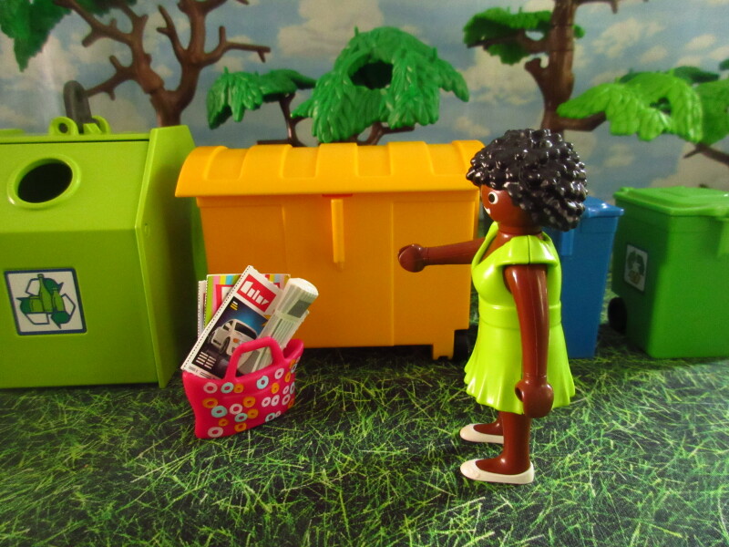 It's Springtime in Eastgate Park for the Playmobil people in our house...