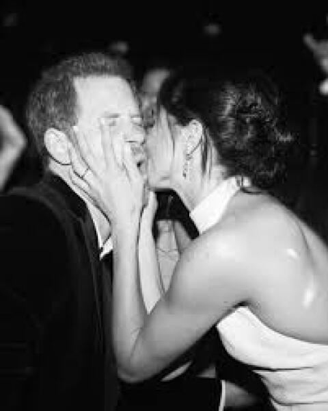 To feel 🤢 at that picture of Megan and Harry where he looks like he's doing an orgasm face as she kisses him