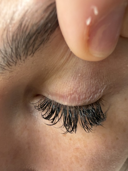 Lash trial before wedding, are these extensions applied too far out?