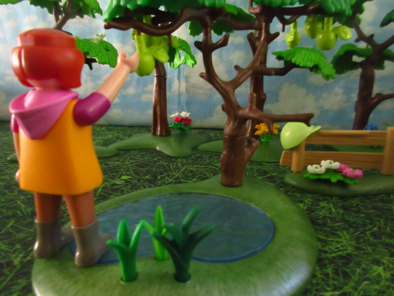 It's Springtime in Eastgate Park for the Playmobil people in our house...