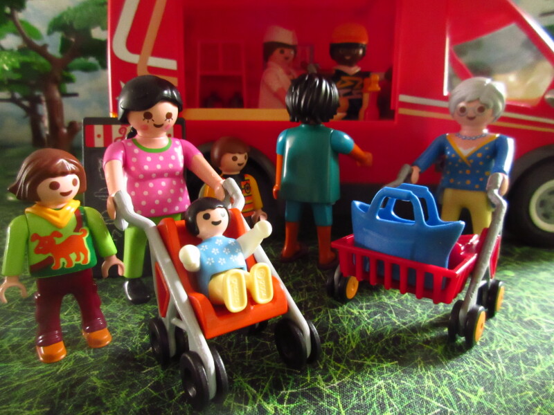 It's Springtime in Eastgate Park for the Playmobil people in our house...