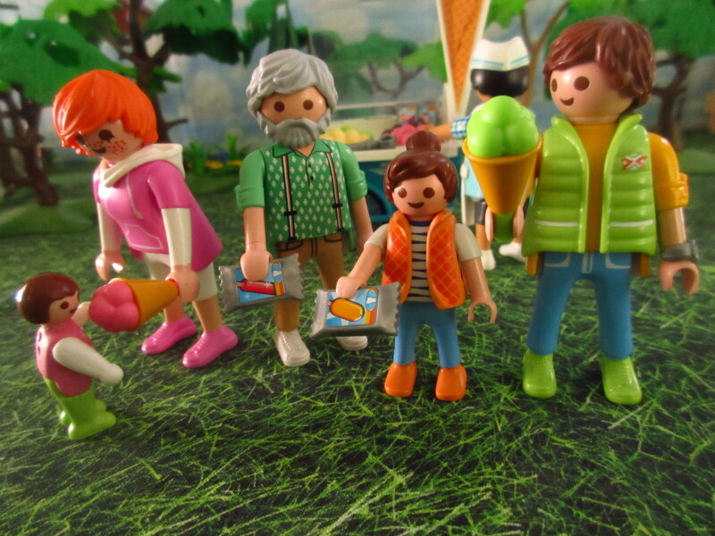 It's Springtime in Eastgate Park for the Playmobil people in our house...