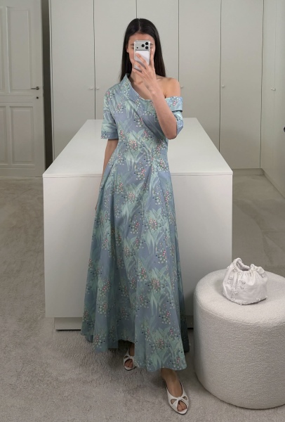 What should I wear to a black tie celebrity wedding?