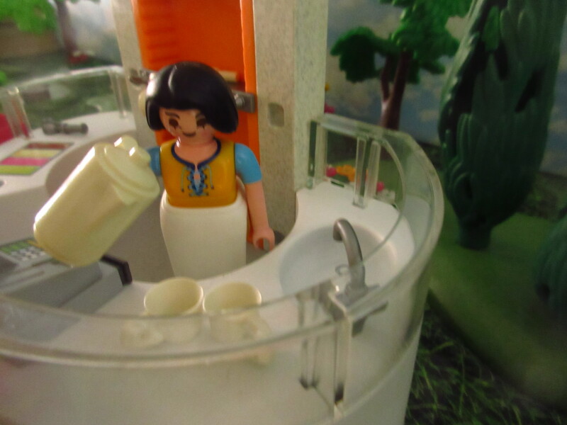 It's Springtime in Eastgate Park for the Playmobil people in our house...