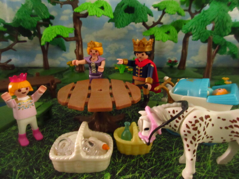 It's Springtime in Eastgate Park for the Playmobil people in our house...