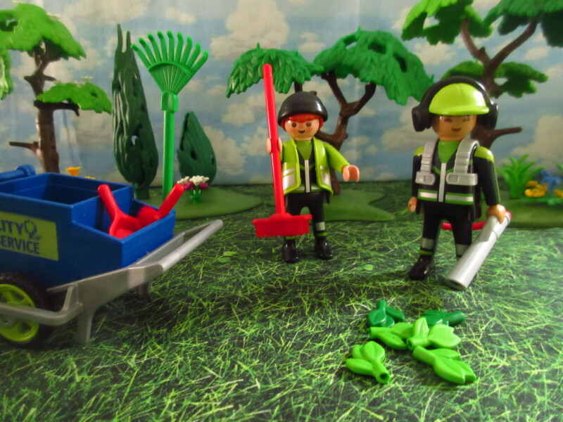 It's Springtime in Eastgate Park for the Playmobil people in our house...