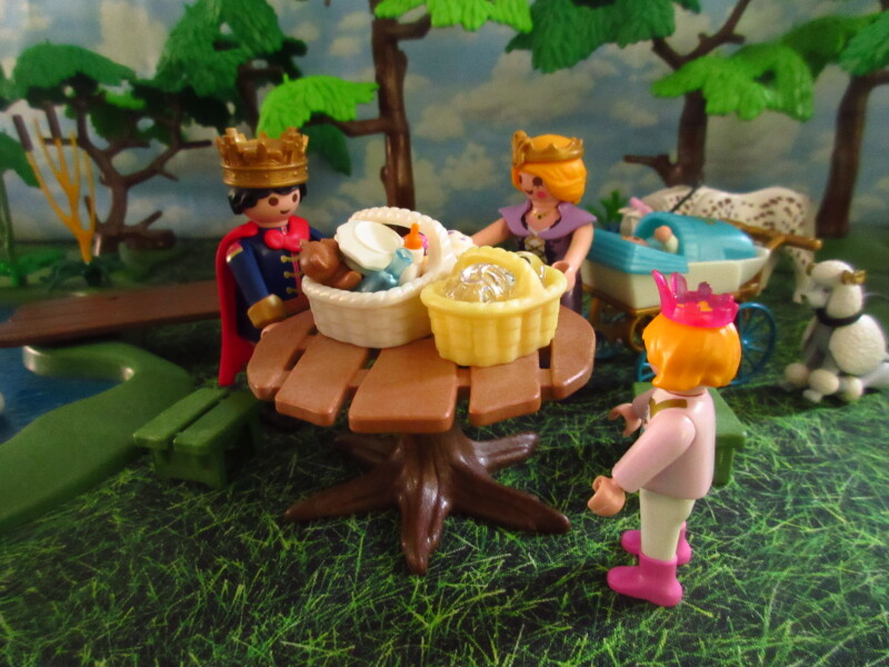 It's Springtime in Eastgate Park for the Playmobil people in our house...