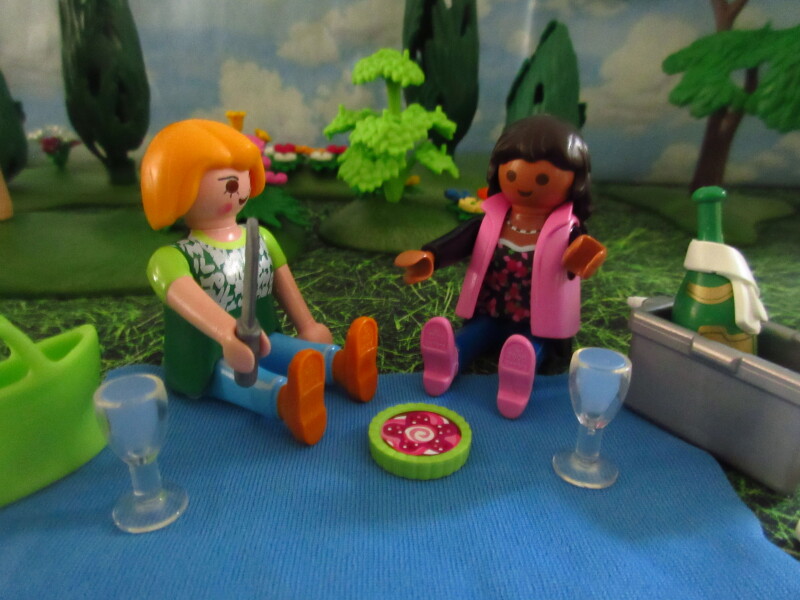 It's Springtime in Eastgate Park for the Playmobil people in our house...