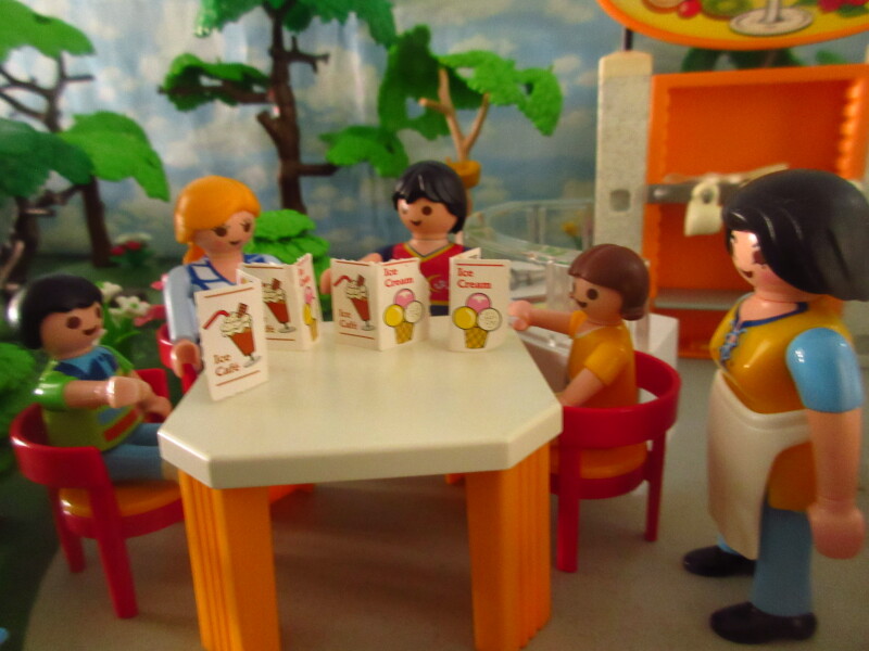 It's Springtime in Eastgate Park for the Playmobil people in our house...