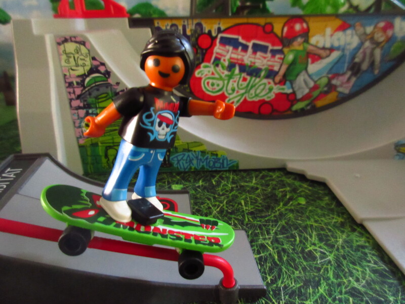 It's Springtime in Eastgate Park for the Playmobil people in our house...