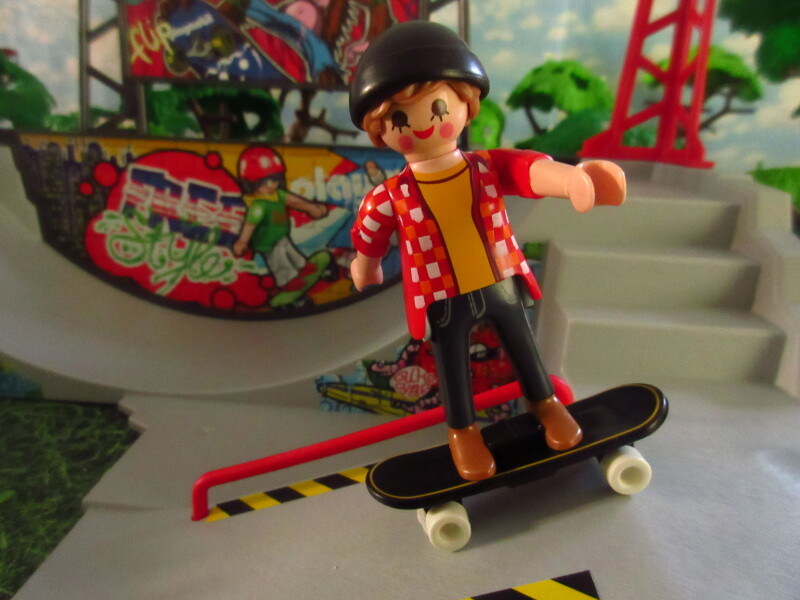 It's Springtime in Eastgate Park for the Playmobil people in our house...