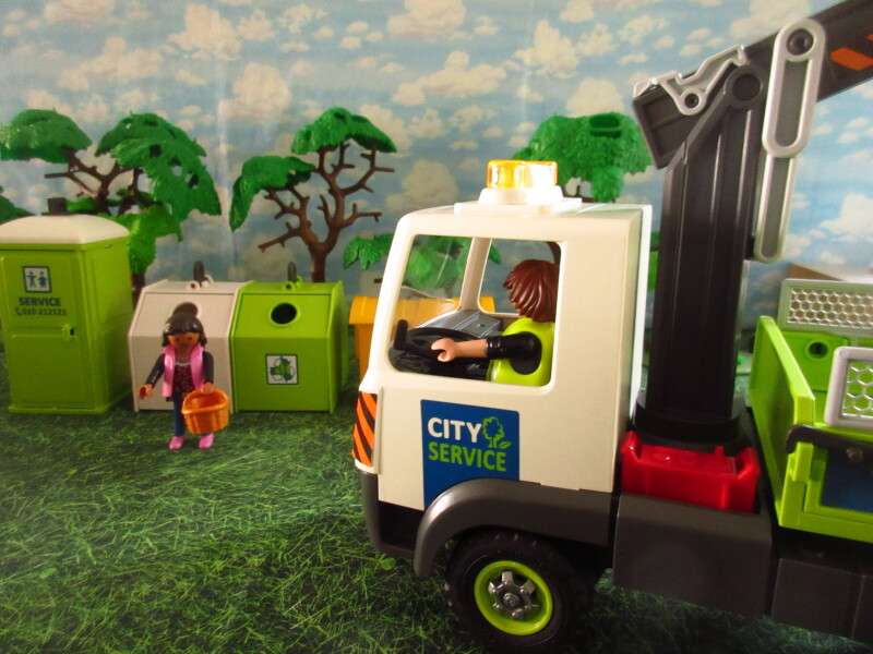It's Springtime in Eastgate Park for the Playmobil people in our house...