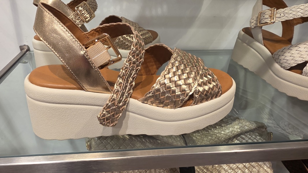 Comfortable wedge sandals for Ascot