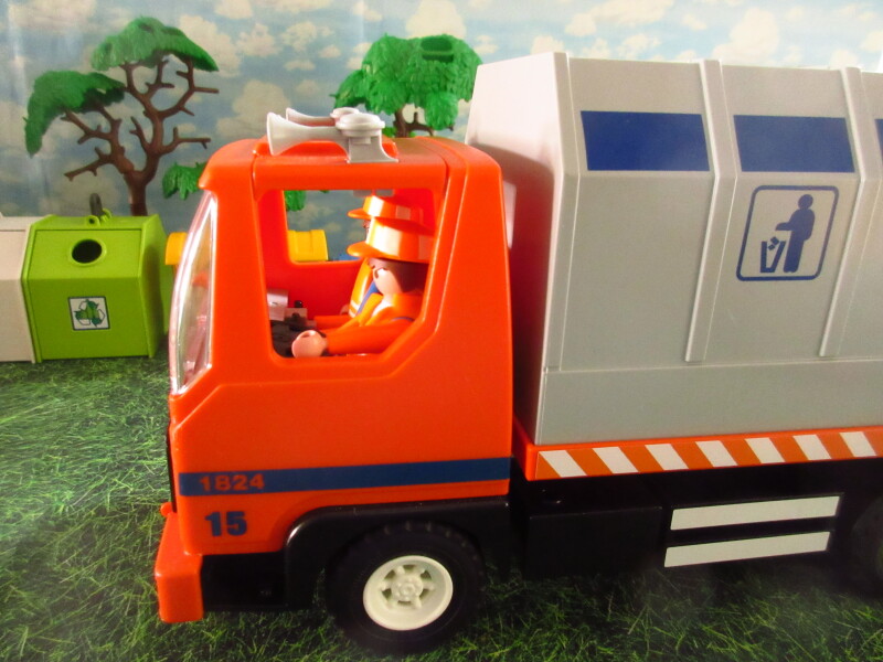 It's Springtime in Eastgate Park for the Playmobil people in our house...