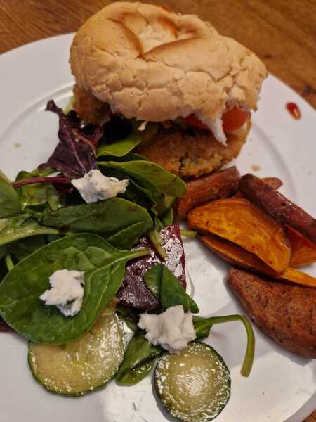 Meal planning, sharing recipes and ideas to make the weekly budget go further.