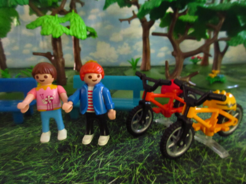 It's Springtime in Eastgate Park for the Playmobil people in our house...