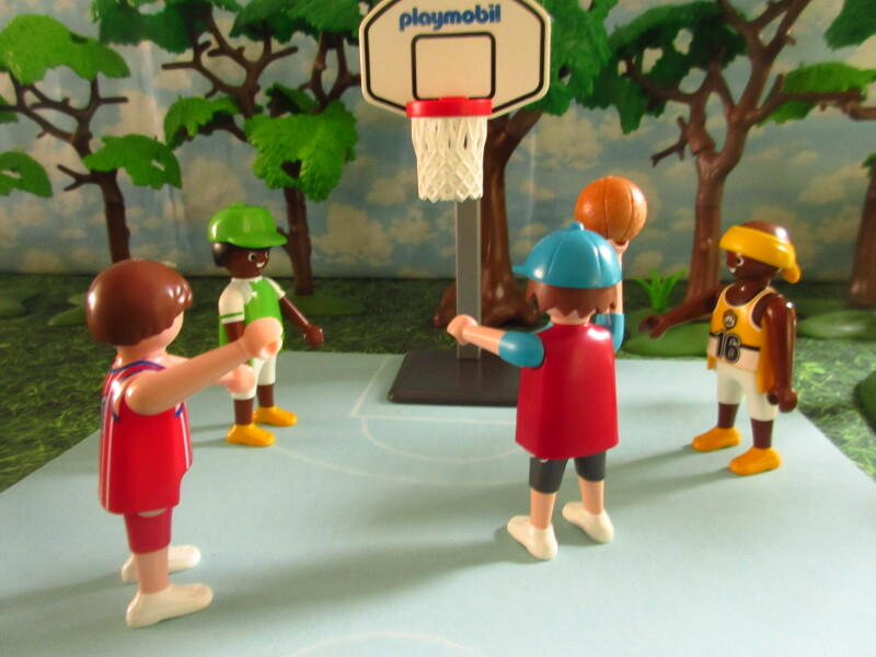 It's Springtime in Eastgate Park for the Playmobil people in our house...
