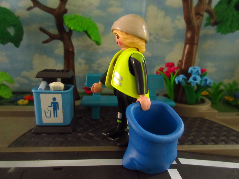 It's Springtime in Eastgate Park for the Playmobil people in our house...
