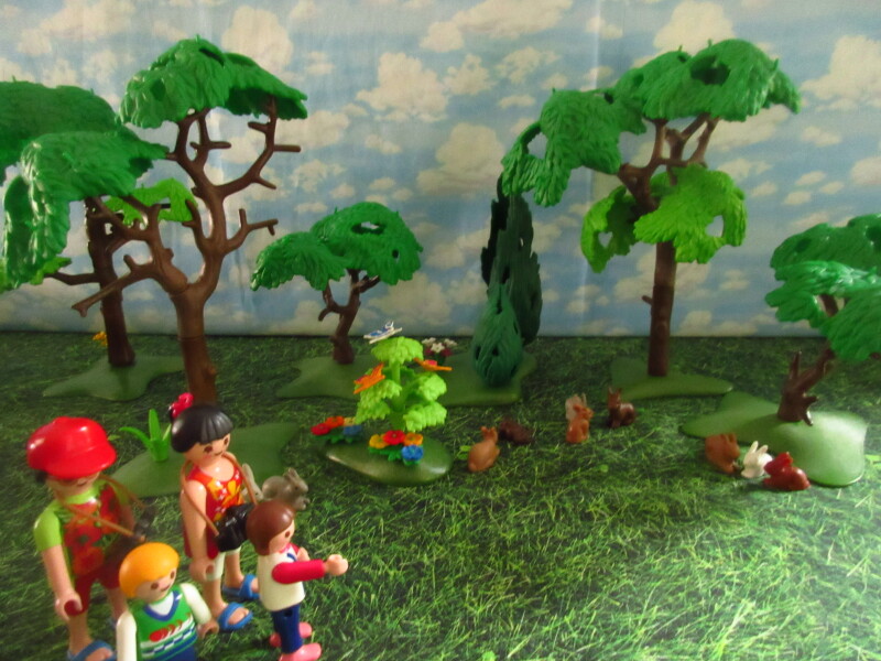 It's Springtime in Eastgate Park for the Playmobil people in our house...