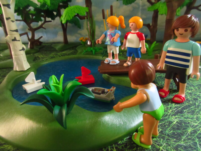 It's Springtime in Eastgate Park for the Playmobil people in our house...