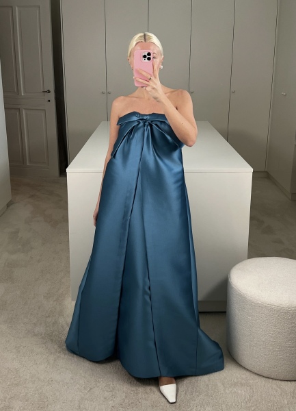 What should I wear to a black tie celebrity wedding?