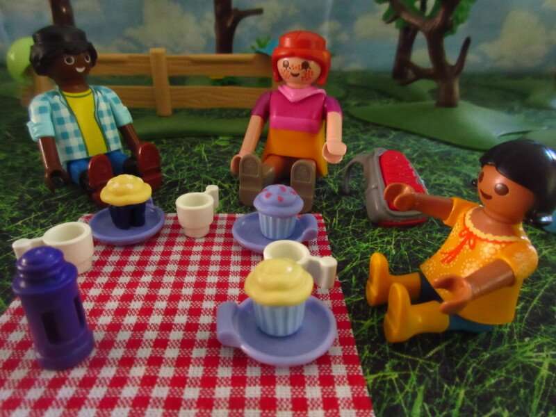It's Springtime in Eastgate Park for the Playmobil people in our house...