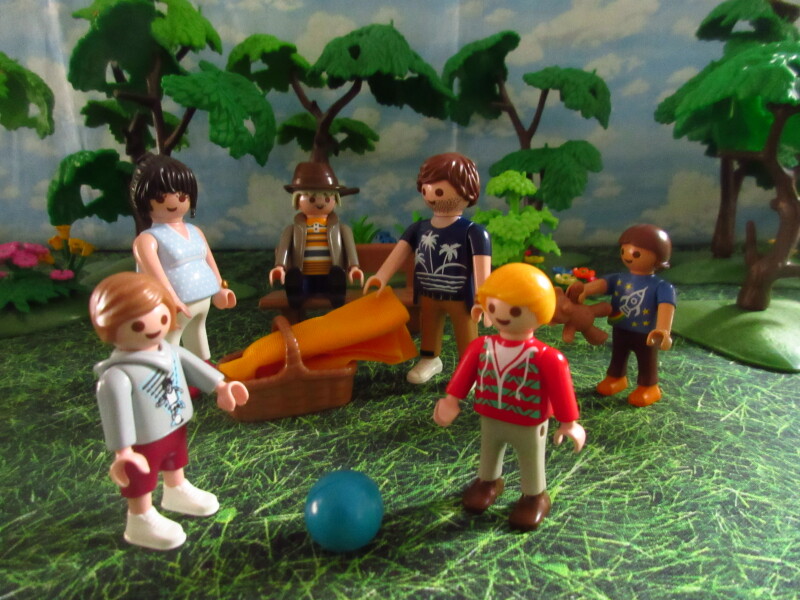 It's Springtime in Eastgate Park for the Playmobil people in our house...