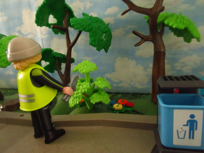 It's Springtime in Eastgate Park for the Playmobil people in our house...