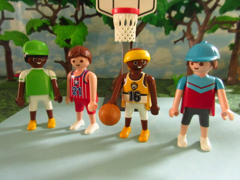 It's Springtime in Eastgate Park for the Playmobil people in our house...