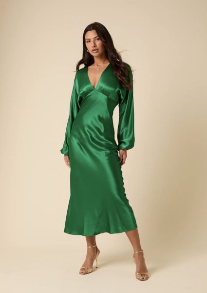 Child's graduation but seeing (stbex)H so need something drop-dead gorgeous  but elegant and wont make me look like mutton.