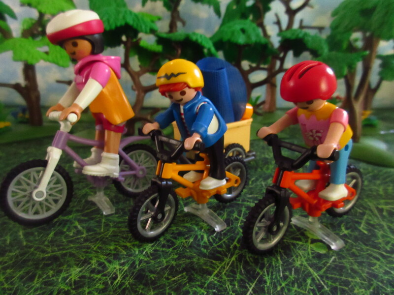 It's Springtime in Eastgate Park for the Playmobil people in our house...