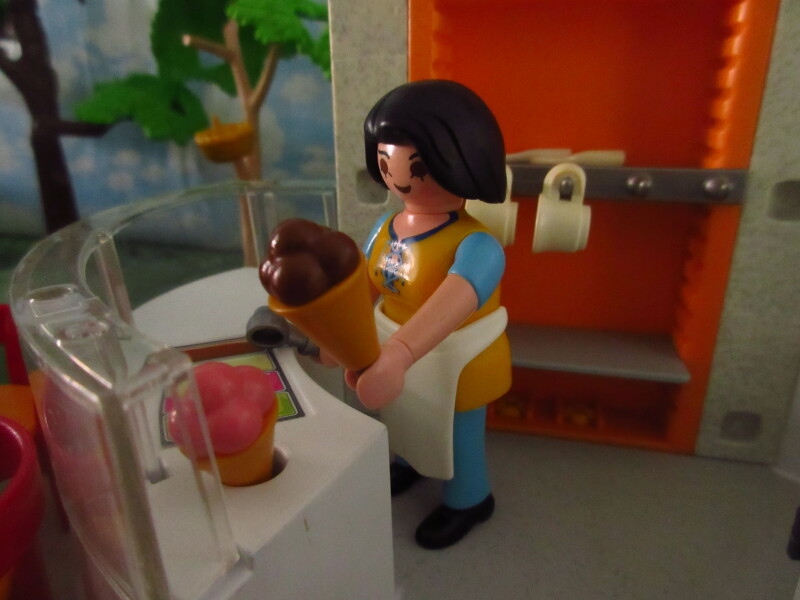 It's Springtime in Eastgate Park for the Playmobil people in our house...